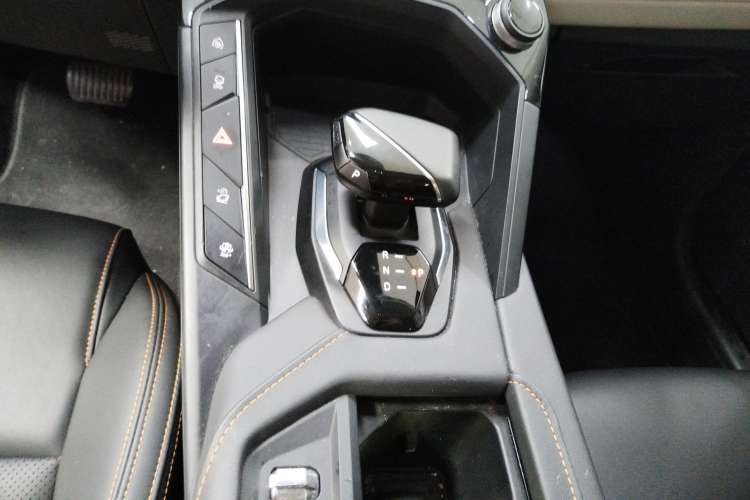 Used Lynk & Co 06 EM-P 2022 PHEV 84 km Range Pro Version Gear Lever