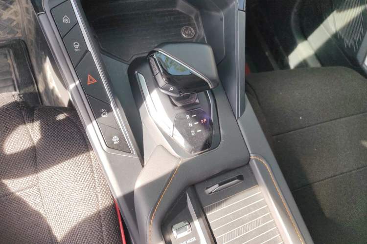 Used Lynk & Co 06 EM-P 2022 PHEV 84 km Range Pro Version Gear Lever