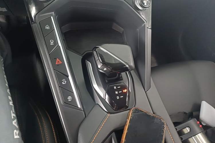 Used Lynk & Co 06 EM-P 2022 PHEV 84 km Range Pro Version Gear Lever