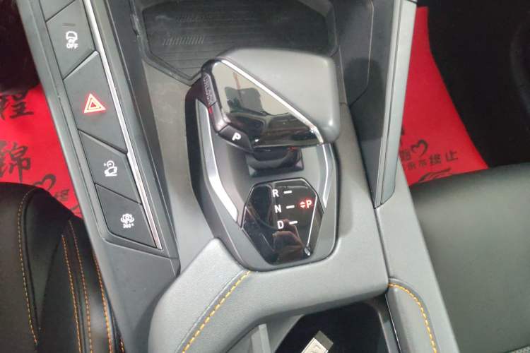 Used Lynk & Co 06 EM-P 2022 PHEV 84 km Range Pro Version Gear Lever