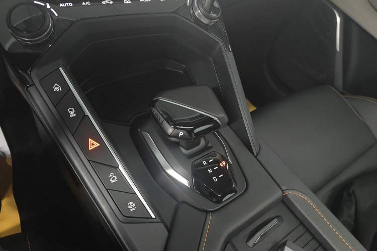 Used Lynk & Co 06 EM-P 2022 PHEV 84 km Range Pro Version Gear Lever