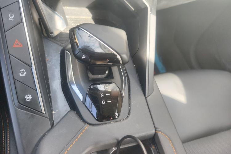 Used Lynk & Co 06 EM-P 2022 PHEV 84 km Range Pro Version Gear Lever