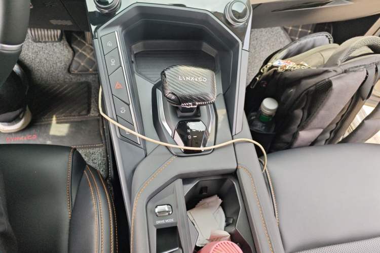 Used Lynk & Co 06 EM-P 2022 PHEV 84 km Range Pro Version Gear Lever