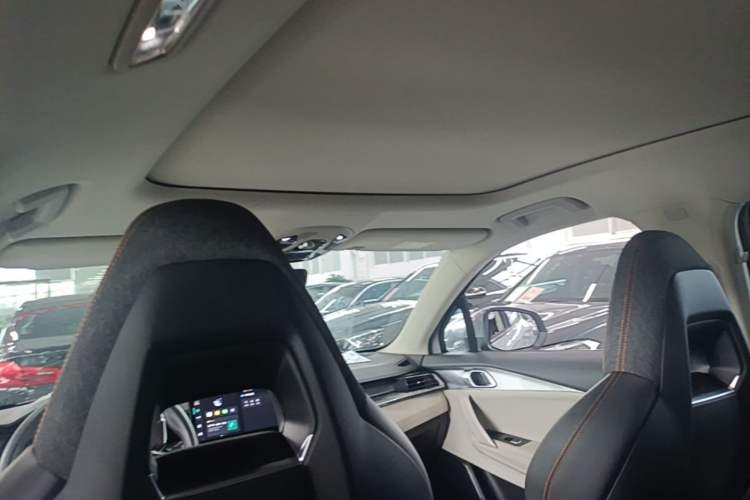 Used Lynk & Co 06 EM-P 2022 PHEV 84 km Range Pro Version Headliner