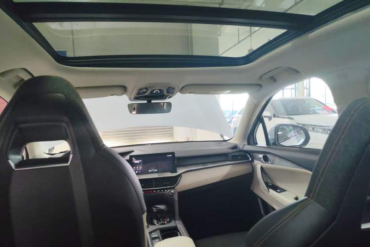 Used Lynk & Co 06 EM-P 2022 PHEV 84 km Range Pro Version Headliner