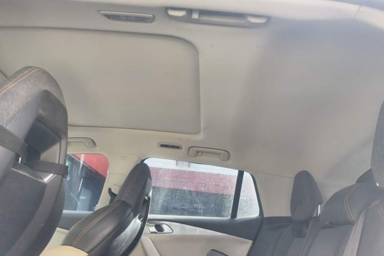 Used Lynk & Co 06 EM-P 2022 PHEV 84 km Range Pro Version Headliner