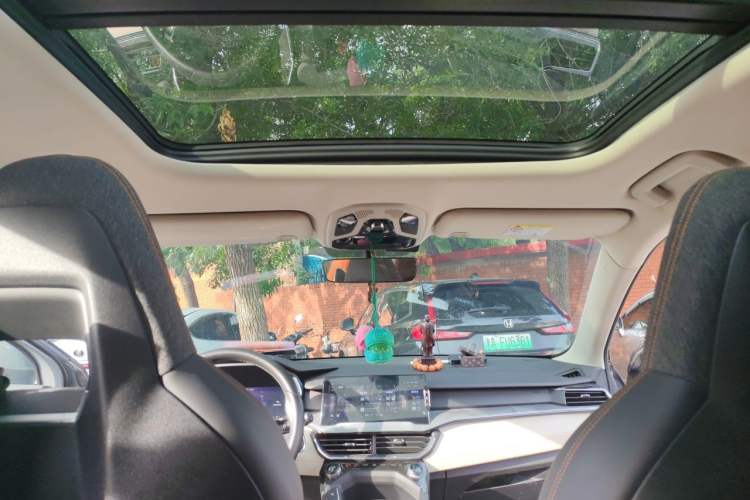 Used Lynk & Co 06 EM-P 2022 PHEV 84 km Range Pro Version Headliner