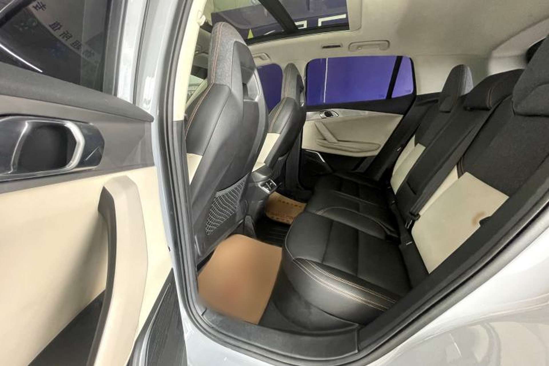 Used Lynk & Co 06 EM-P 2022 PHEV 84 km Range Pro Version Interior 11