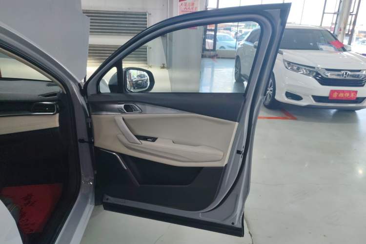 Used Lynk & Co 06 EM-P 2022 PHEV 84 km Range Pro Version Interior 2