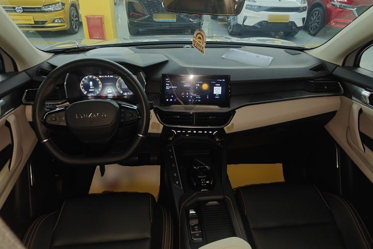 Used Lynk & Co 06 EM-P 2022 PHEV 84 km Range Pro Version Interior 2