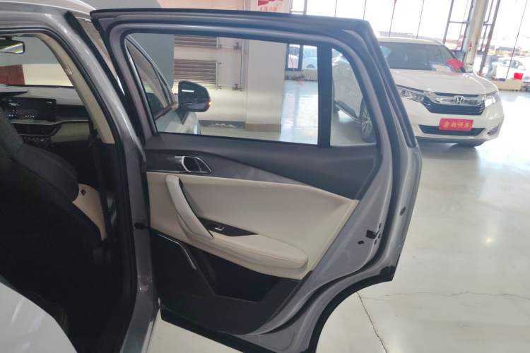 Used Lynk & Co 06 EM-P 2022 PHEV 84 km Range Pro Version Interior 3
