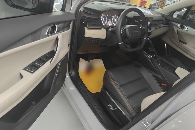 Used Lynk & Co 06 EM-P 2022 PHEV 84 km Range Pro Version Interior 3