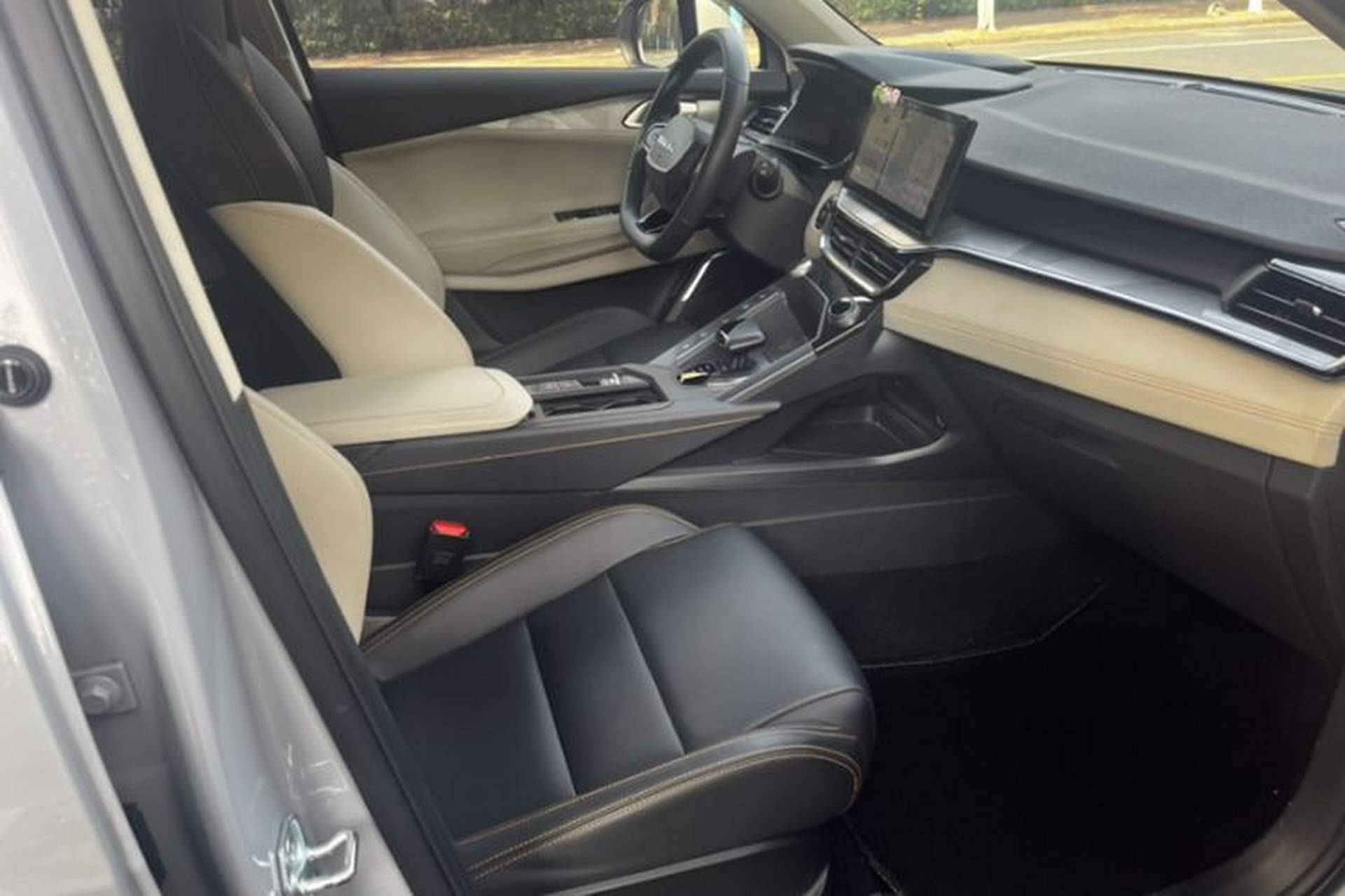 Used Lynk & Co 06 EM-P 2022 PHEV 84 km Range Pro Version Interior 4