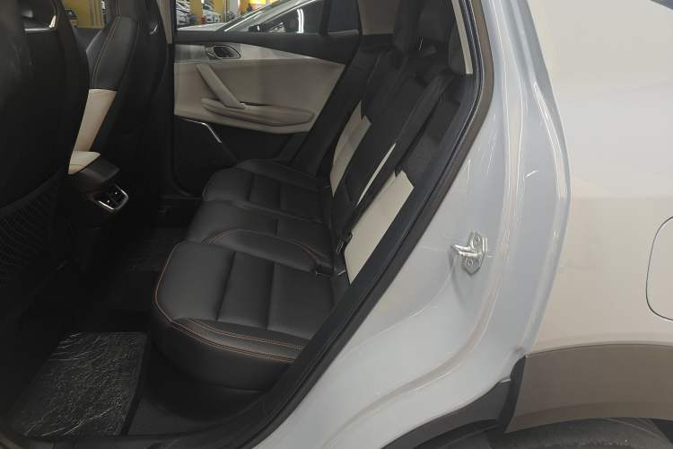 Used Lynk & Co 06 EM-P 2022 PHEV 84 km Range Pro Version Interior 4