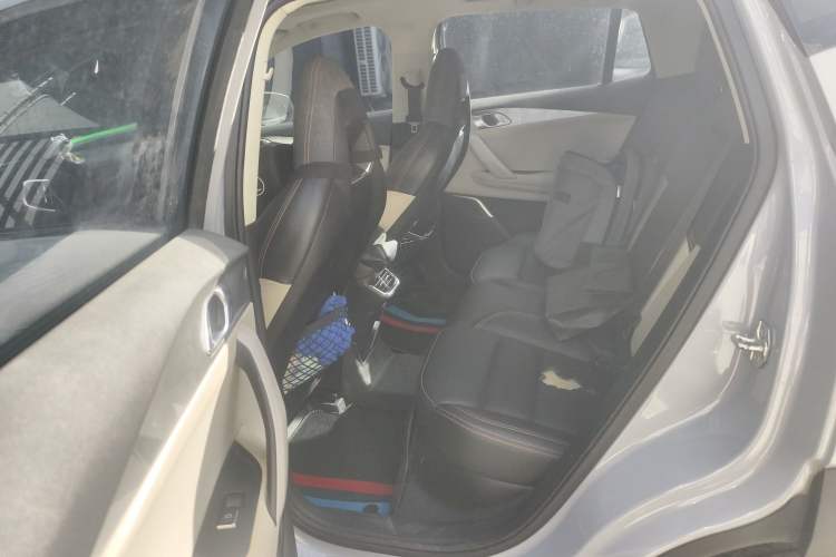 Used Lynk & Co 06 EM-P 2022 PHEV 84 km Range Pro Version Interior 4