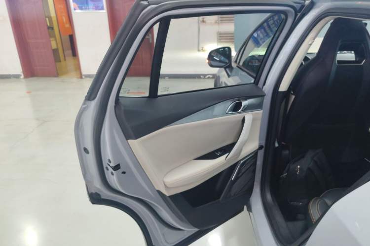 Used Lynk & Co 06 EM-P 2022 PHEV 84 km Range Pro Version Interior 5
