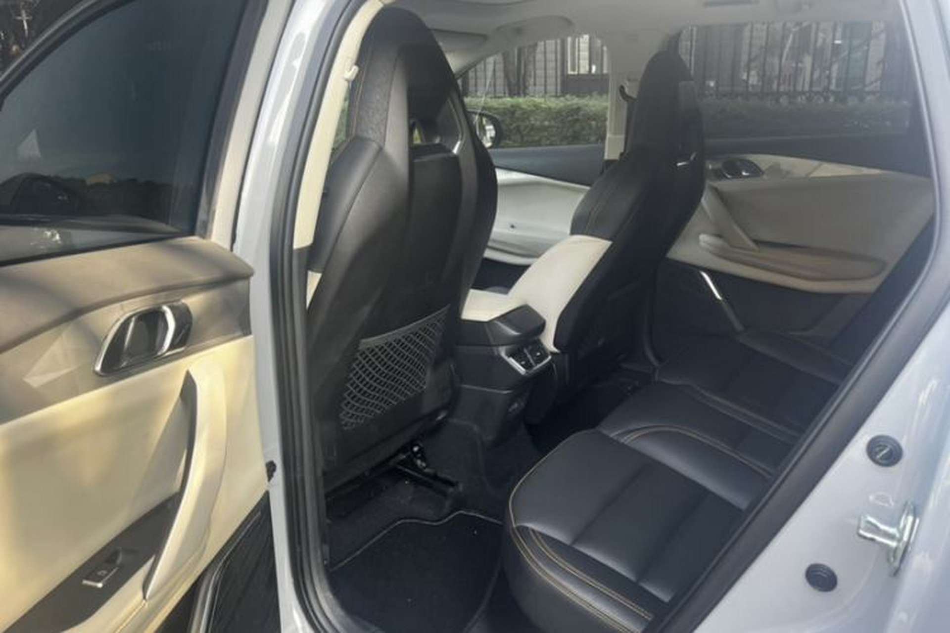 Used Lynk & Co 06 EM-P 2022 PHEV 84 km Range Pro Version Interior 7
