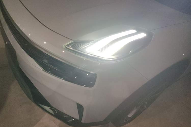 Used Lynk & Co 06 EM-P 2022 PHEV Shero Pink Special Edition Left Front Headlight