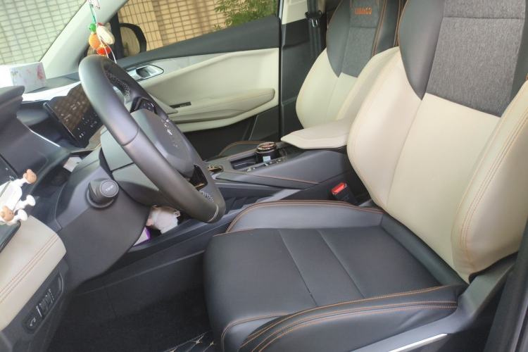 Used Lynk & Co 06 EM-P 2022 PHEV 84 km Range Pro Version Left Front Seat