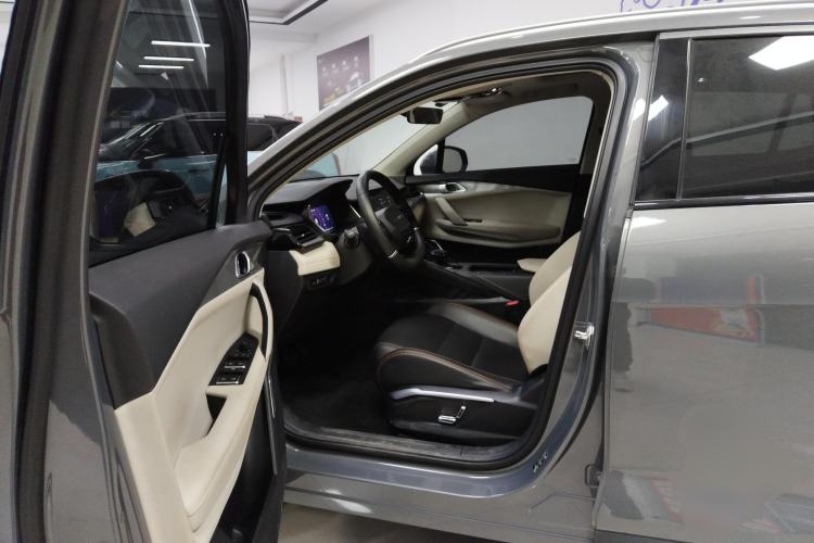 Used Lynk & Co 06 EM-P 2022 PHEV 84 km Range Pro Version Left Front Seat