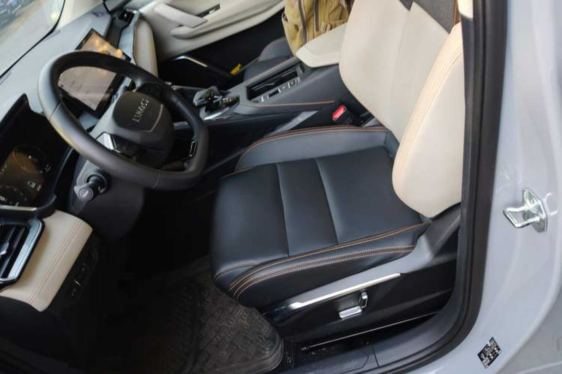 Used Lynk & Co 06 EM-P 2022 PHEV 84 km Range Pro Version Left Front Seat