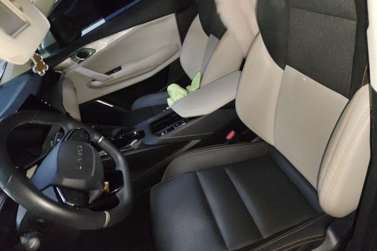 Used Lynk & Co 06 EM-P 2022 PHEV 84 km Range Pro Version Left Front Seat