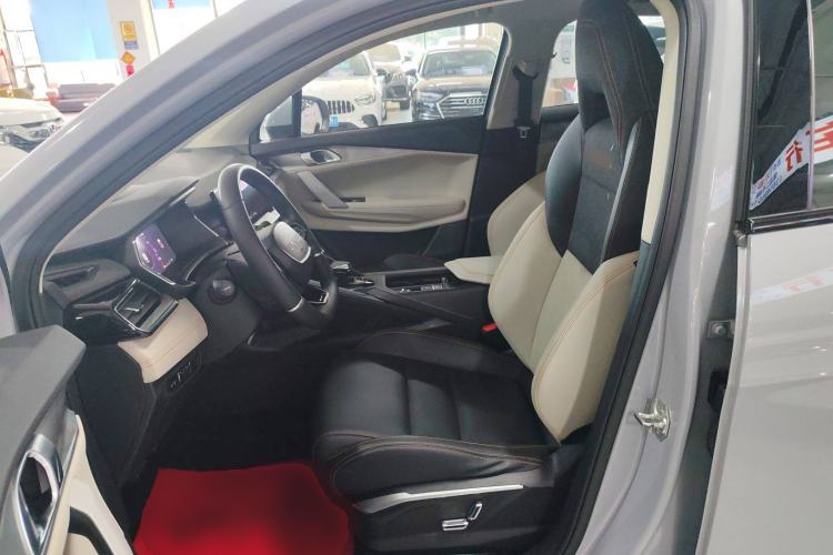 Used Lynk & Co 06 EM-P 2022 PHEV 84 km Range Pro Version Left Front Seat