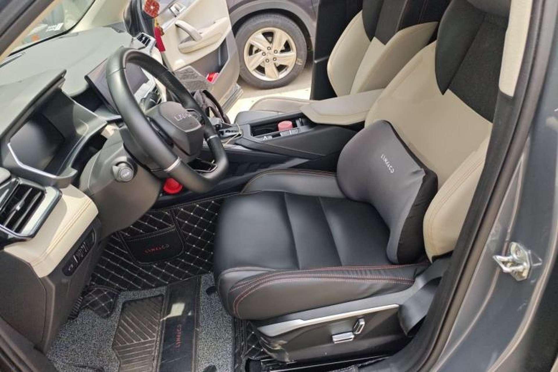 Used Lynk & Co 06 EM-P 2022 PHEV 84 km Range Pro Version Left Front Seat