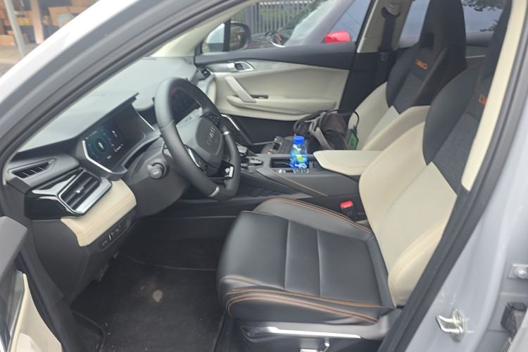 Used Lynk & Co 06 EM-P 2022 PHEV 84 km Range Pro Version Left Front Seat