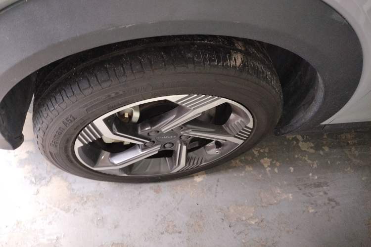 Used Lynk & Co 06 EM-P 2022 PHEV 84 km Range Pro Version Left Front Wheel Hub