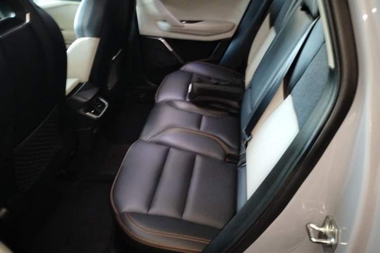 Used Lynk & Co 06 EM-P 2022 PHEV 84 km Range Pro Version Left Rear Seat