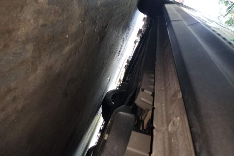 Used Lynk & Co 06 EM-P 2022 PHEV 84 km Range Pro Version Left Side Sill