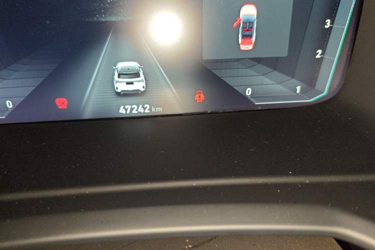 Used Lynk & Co 06 EM-P 2022 PHEV 84 km Range Pro Version Odometer Close Up