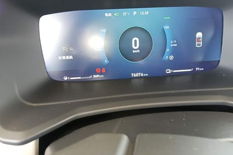 Used Lynk & Co 06 EM-P 2022 PHEV 84 km Range Pro Version Odometer Close Up
