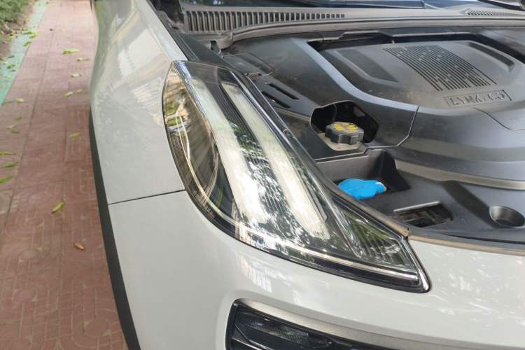 Used Lynk & Co 06 EM-P 2022 PHEV 84 km Range Pro Version Right Front Headlight