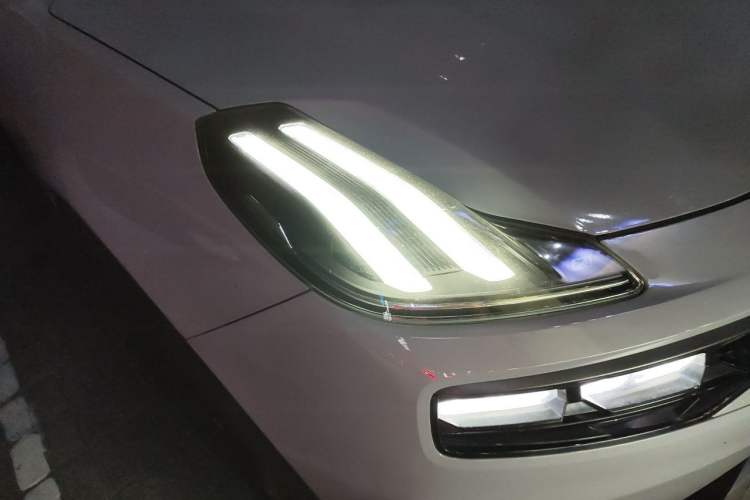 Used Lynk & Co 06 EM-P 2022 PHEV 84 km Range Pro Version Right Front Headlight