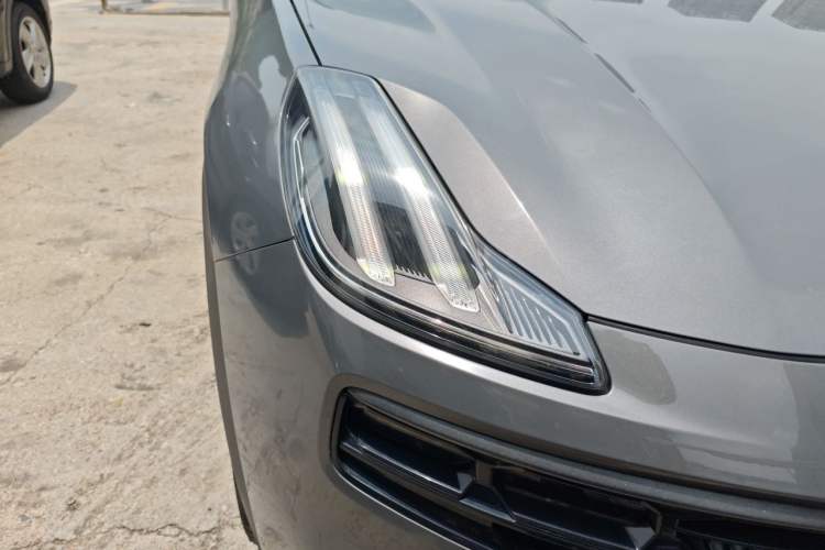 Used Lynk & Co 06 EM-P 2022 PHEV 84 km Range Pro Version Right Front Headlight
