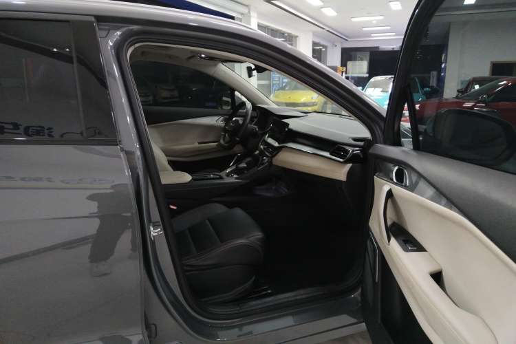 Used Lynk & Co 06 EM-P 2022 PHEV 84 km Range Pro Version Right Front Seat