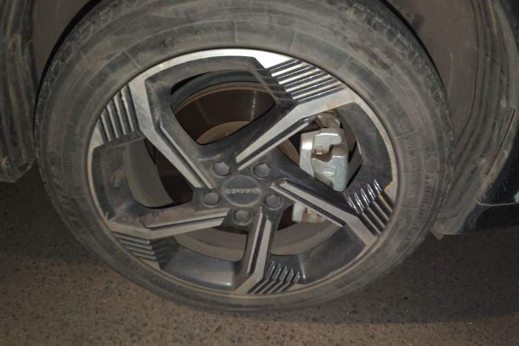 Used Lynk & Co 06 EM-P 2022 PHEV 84 km Range Pro Version Right Front Wheel Hub