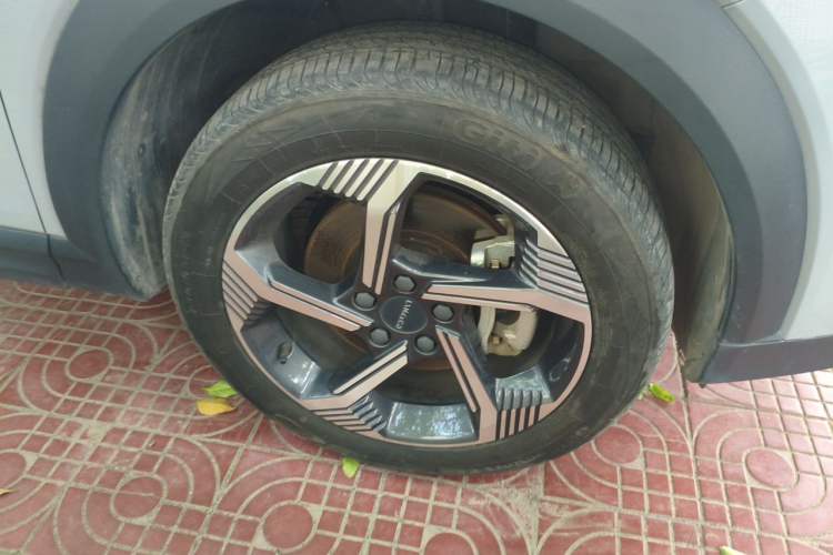 Used Lynk & Co 06 EM-P 2022 PHEV 84 km Range Pro Version Right Front Wheel Hub