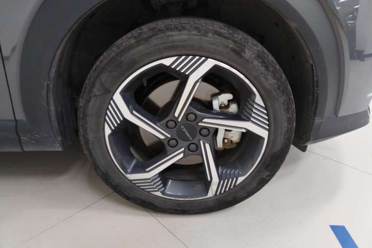 Used Lynk & Co 06 EM-P 2022 PHEV 84 km Range Pro Version Right Front Wheel Hub