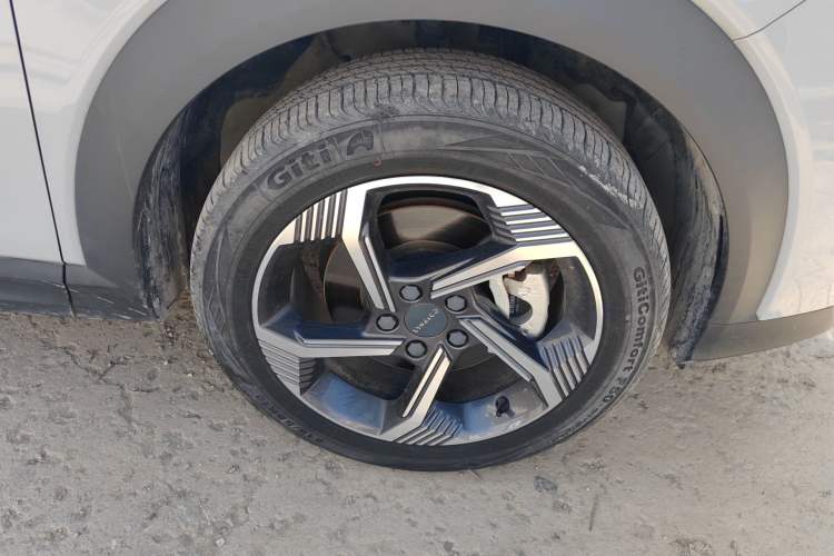 Used Lynk & Co 06 EM-P 2022 PHEV 84 km Range Pro Version Right Front Wheel Hub