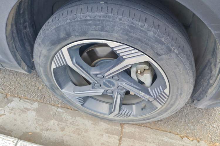 Used Lynk & Co 06 EM-P 2022 PHEV 84 km Range Pro Version Right Front Wheel Hub