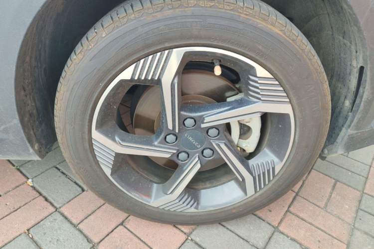 Used Lynk & Co 06 EM-P 2022 PHEV 84 km Range Pro Version Right Front Wheel Hub