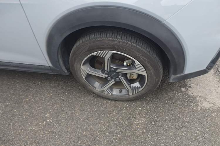 Used Lynk & Co 06 EM-P 2022 PHEV 84 km Range Pro Version Right Front Wheel Hub