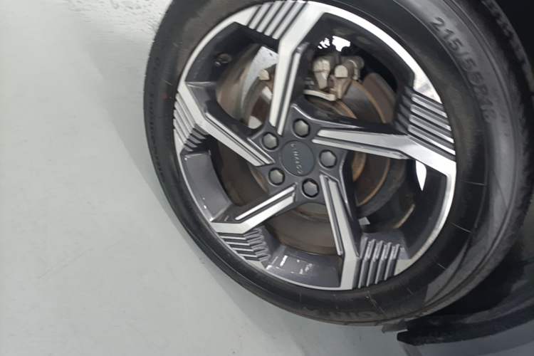 Used Lynk & Co 06 EM-P 2022 PHEV 84 km Range Pro Version Right Rear Wheel Hub