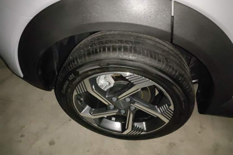 Used Lynk & Co 06 EM-P 2022 PHEV Shero Pink Special Edition Right Rear Wheel Hub