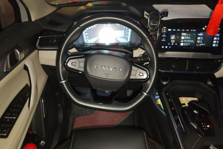Used Lynk & Co 06 EM-P 2022 PHEV 84 km Range Pro Version Steering Wheel