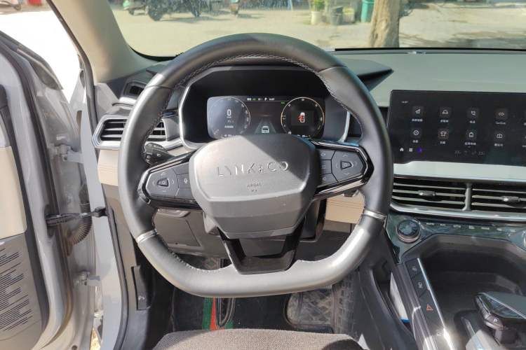 Used Lynk & Co 06 EM-P 2022 PHEV 84 km Range Pro Version Steering Wheel