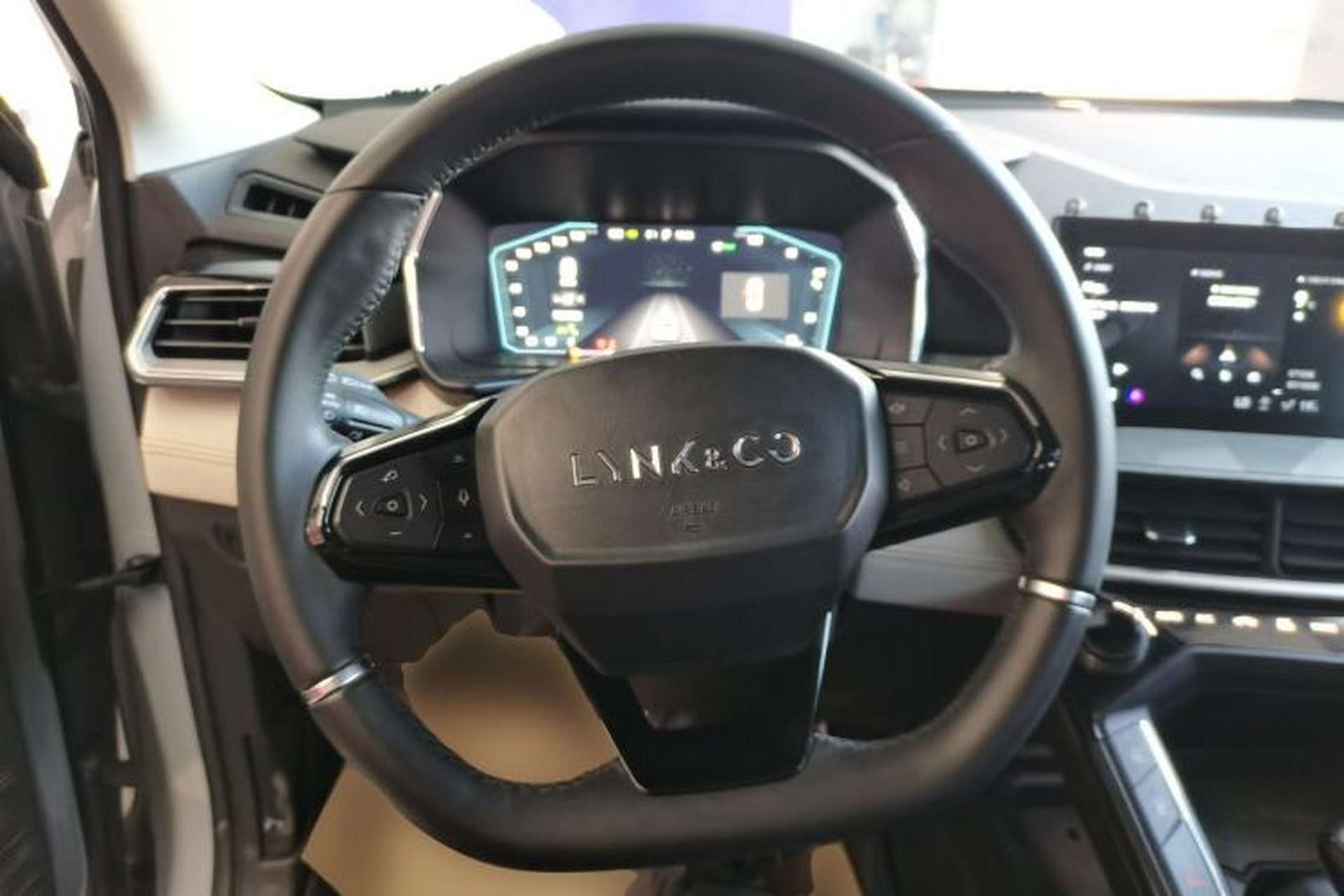 Used Lynk & Co 06 EM-P 2022 PHEV 84 km Range Pro Version Steering Wheel
